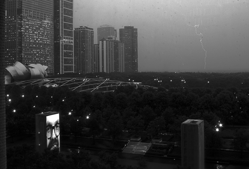 lightning in chicago near millennium park