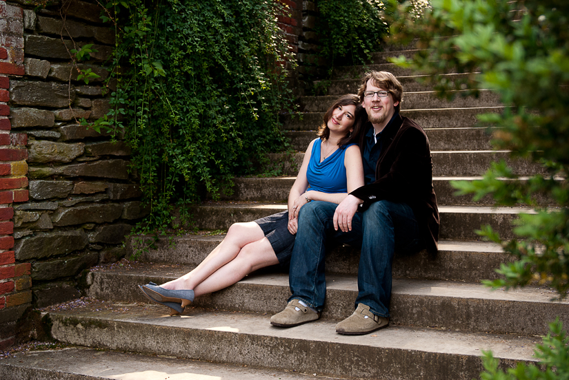 couple posing on stairs at dumbarton oaks