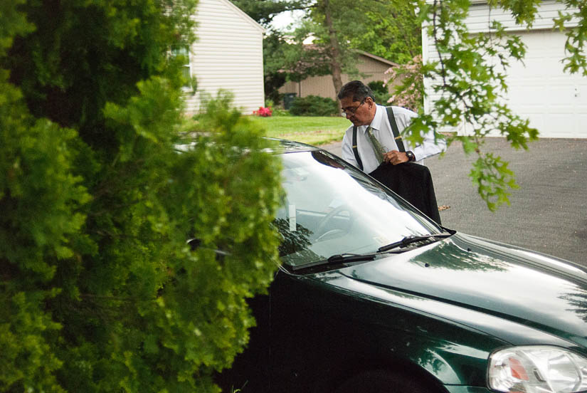 father of the bride gets into the car