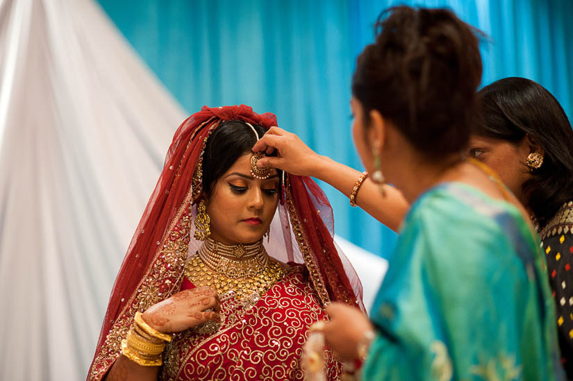 bridesmaid puts on jewelry