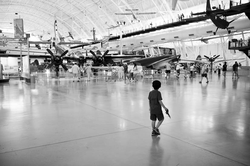 little boy at the udvar-hazy center