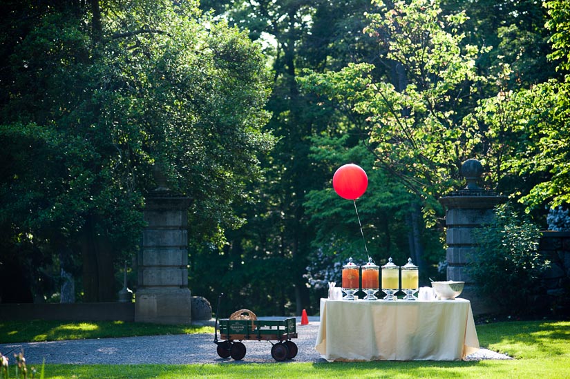 lemonade and iced tea at a wedding reception