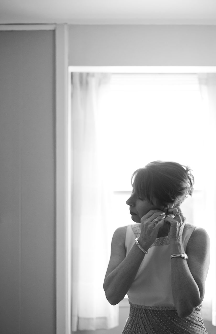 mother of the bride getting ready for the wedding