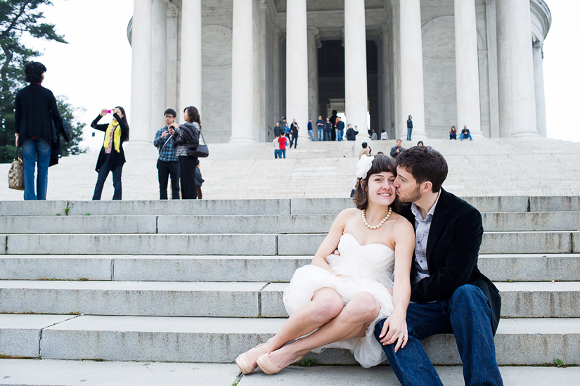 wedding portait at jefferson memorial