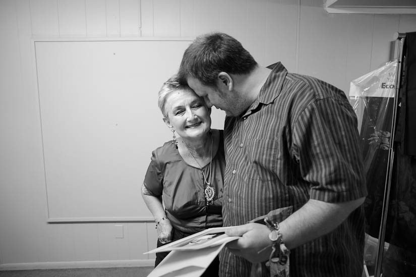 groom and his mom at garden falls wedding