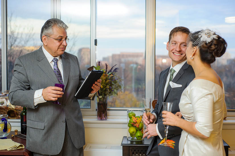 father of the bride gives a speech at the wedding