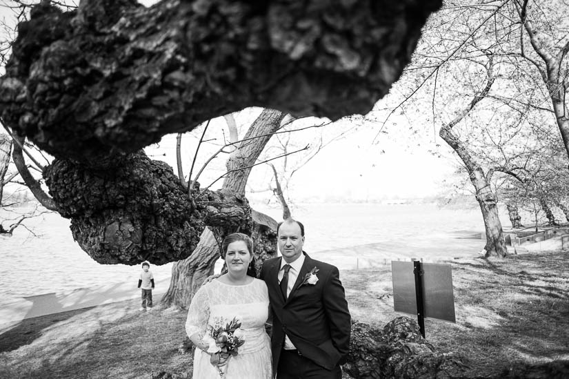 funky weird wedding portraits at the tidal basin