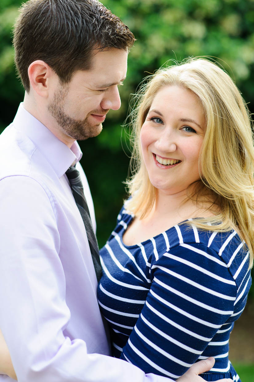 attractive couple in the hirshhorn sculpture garden