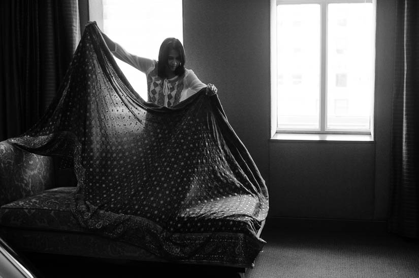 auntie with the sari for the bride