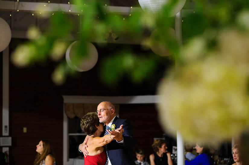 parents of the bride dancing