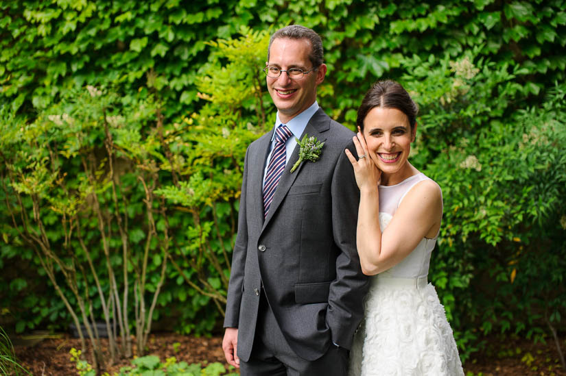 wedding portraits outside the temple