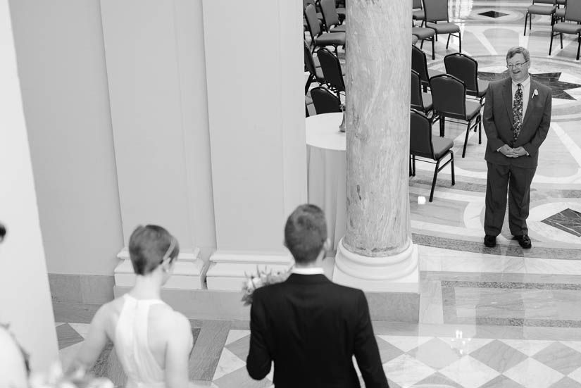 father of the bride sees her for the first time