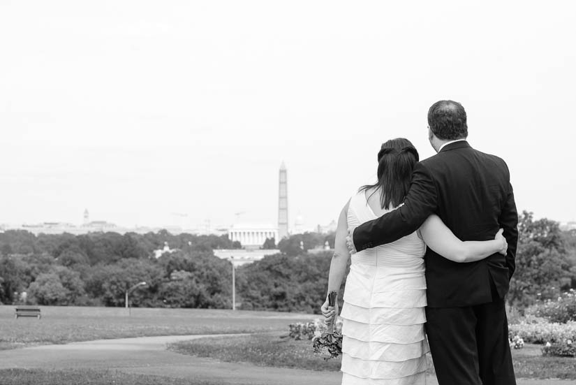 wedding photos with the washington monument in arlington